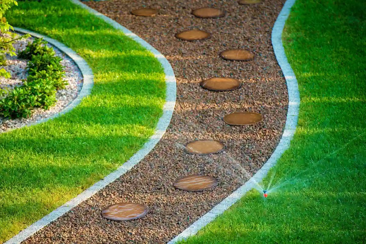 Un chemin de jardin en galers